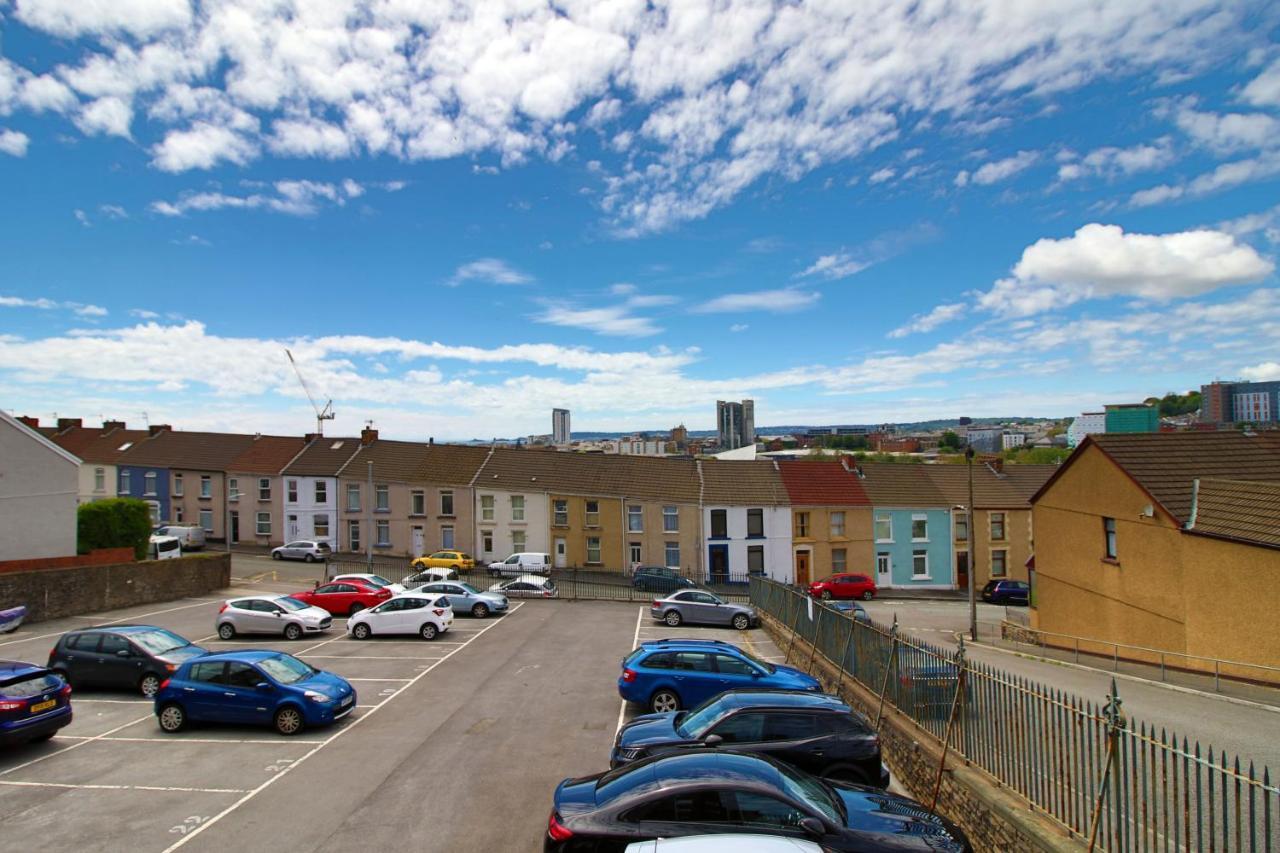 St Thomas Loft Views By Ssw - 2Br, Parking, Sleeps 4, Easy Access To City Centre, Marina, Beach And M4 Swansea Exterior photo