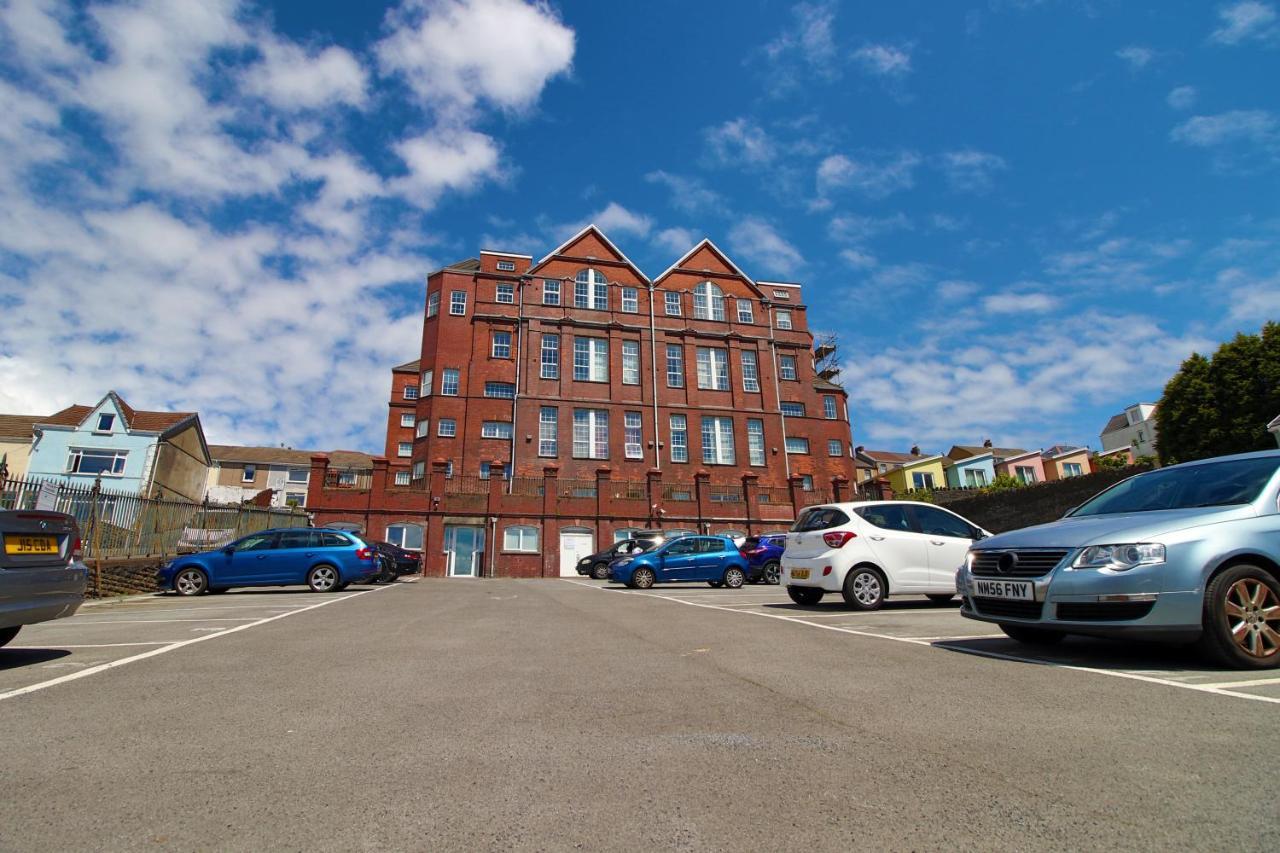 St Thomas Loft Views By Ssw - 2Br, Parking, Sleeps 4, Easy Access To City Centre, Marina, Beach And M4 Swansea Exterior photo
